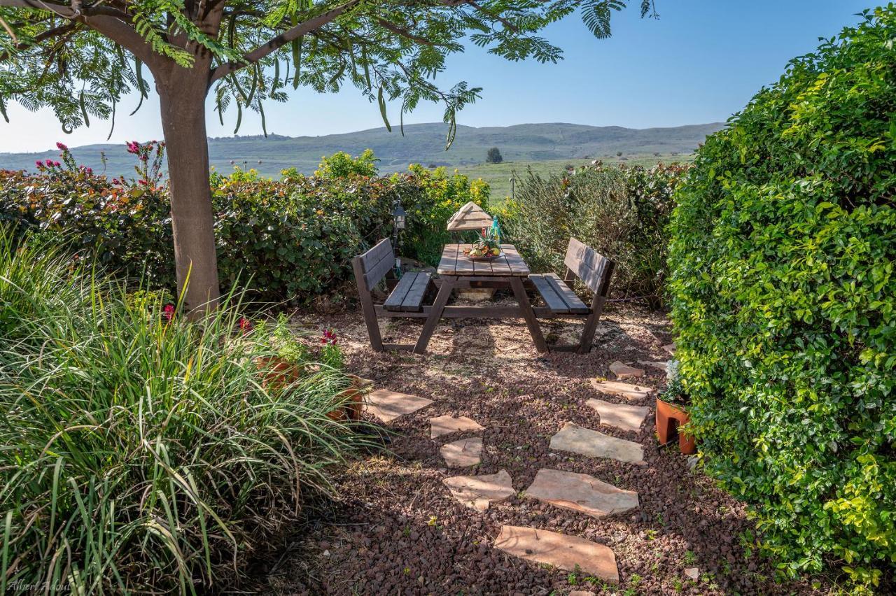 Villa Ahavtia - לזוגות ומשפחות Had Nes Esterno foto