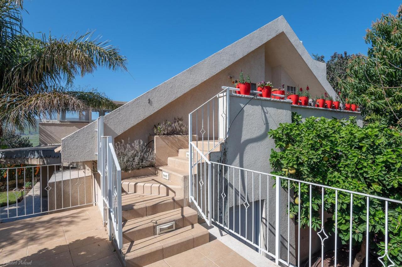 Villa Ahavtia - לזוגות ומשפחות Had Nes Esterno foto