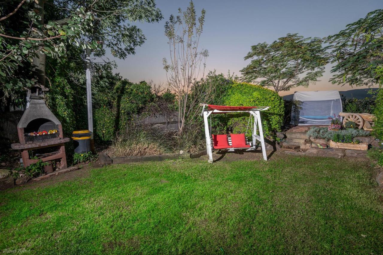 Villa Ahavtia - לזוגות ומשפחות Had Nes Esterno foto