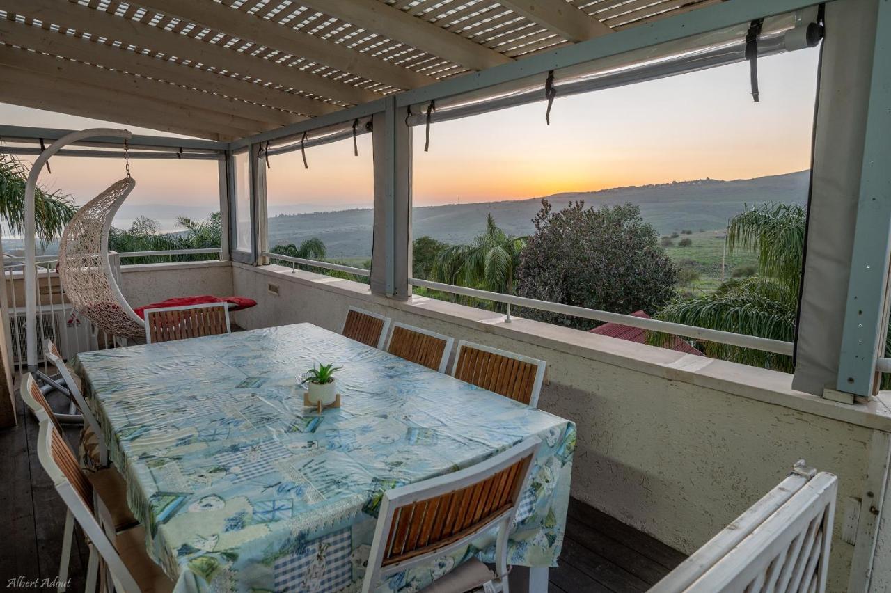 Villa Ahavtia - לזוגות ומשפחות Had Nes Esterno foto