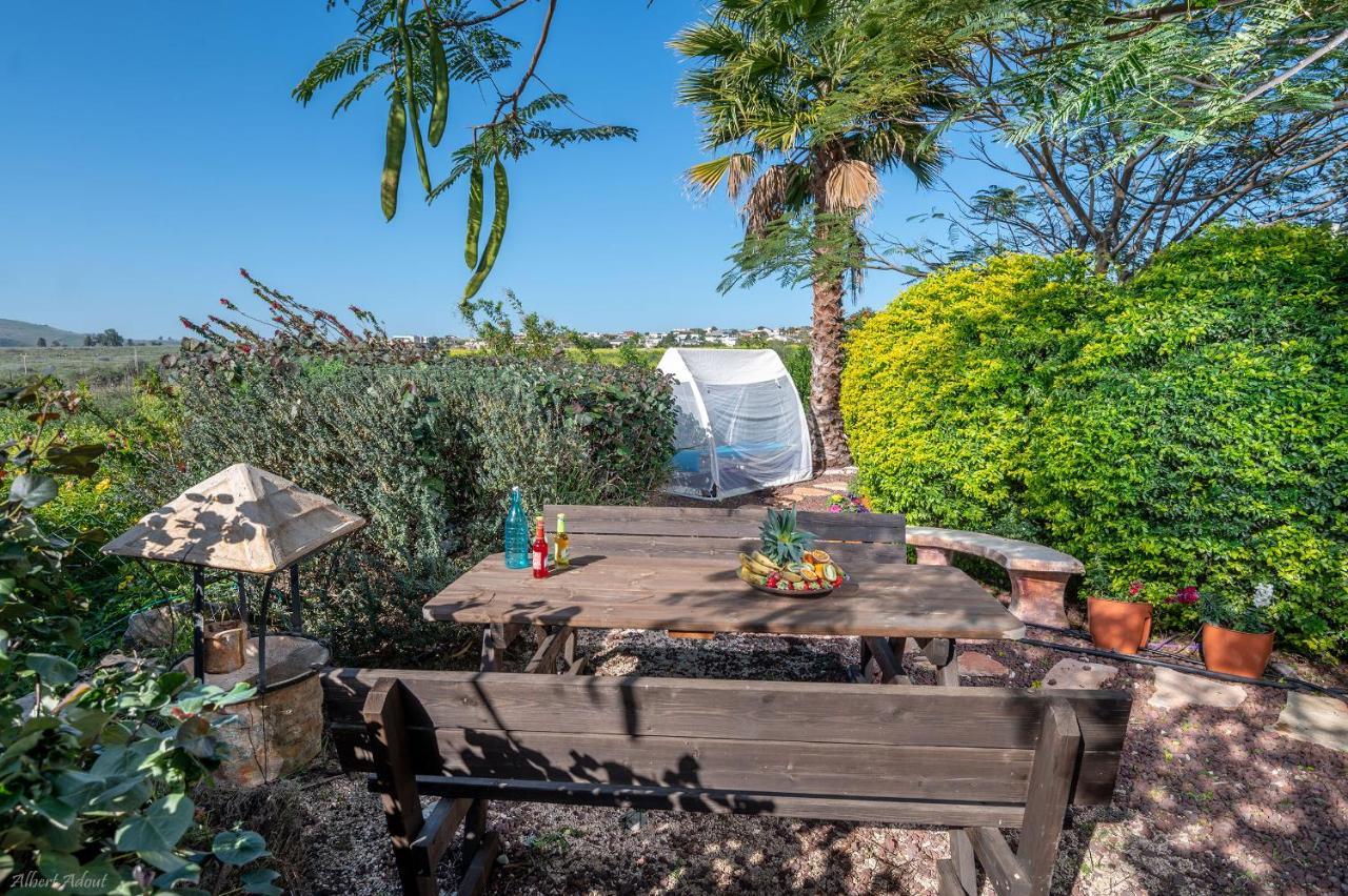 Villa Ahavtia - לזוגות ומשפחות Had Nes Esterno foto